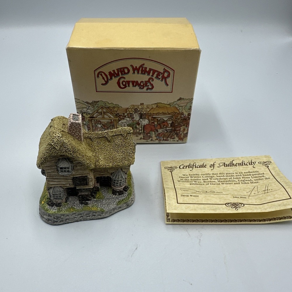 David‎ Winter Cottages The Village Shop w/ Box & COA Center of the Village 1982